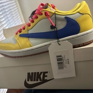 Travis Scott ￼ Nike Jordan ones lows